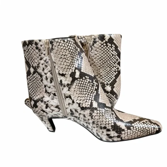 🌼🌟NWOT INC INTERNATIONAL CONCEPT Snakeskin Ankle Boots. 1” heel - Picture 1 of 10